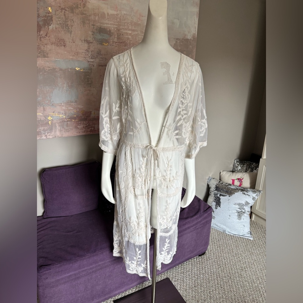 Elegant White Long Sleeve Lace Duster perfect Y2K Look size M